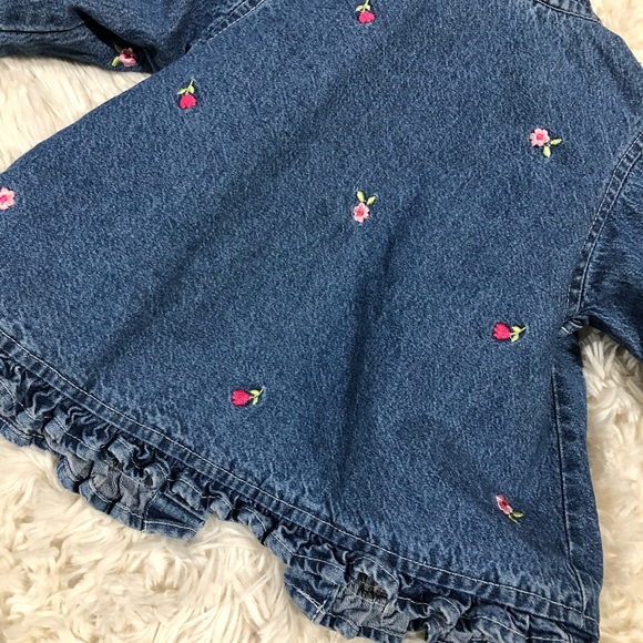 Infant Jean jacket 24 M w pink flower buttons and design throughout. Adorable🥰 - Picture 7 of 7
